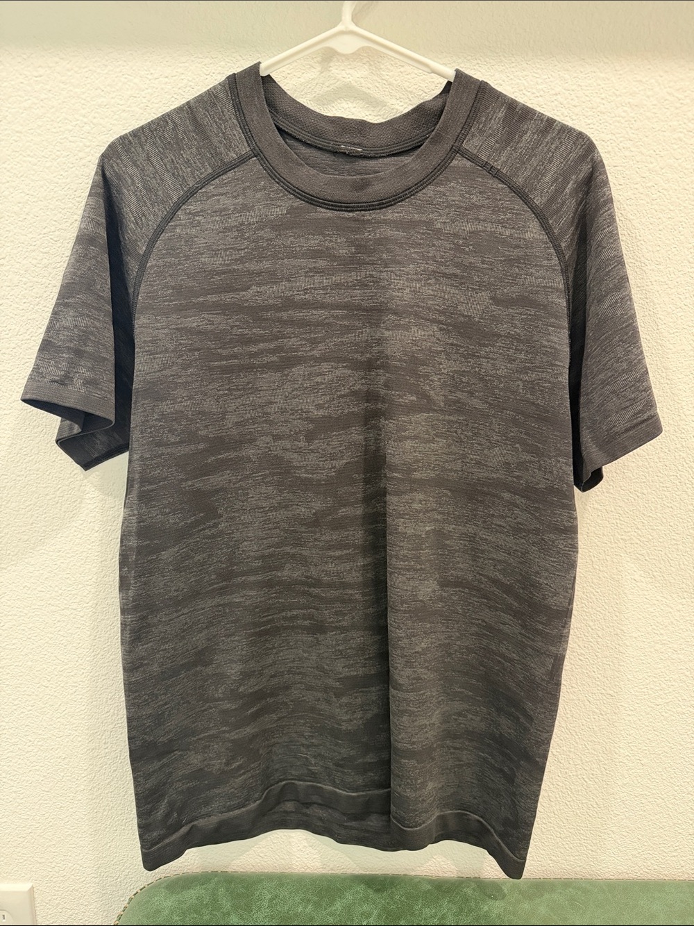 lululemon athletica Men's Charcoal Heather Short-Sleeve Crew Tee